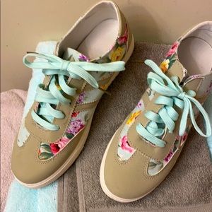 Chinese brand tennis shoes